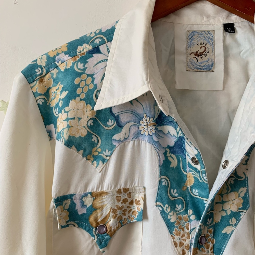 Pure Venom🐍Button-up - Picture 2 of 3
